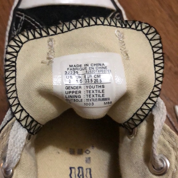 Youth Converse Chuck Taylor sneaker - Picture 4 of 4